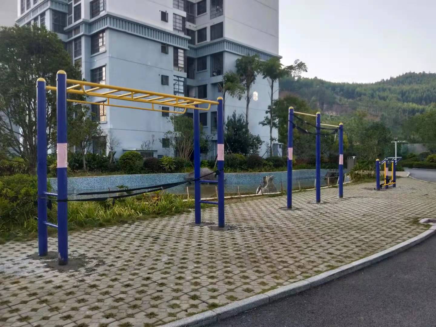 柳州市古亭山小区室外健身器材安装